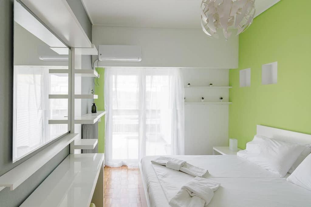 Sunlit 2Br Oasis In Metaxourghio 3Min From Metro Apartman Athén Kültér fotó